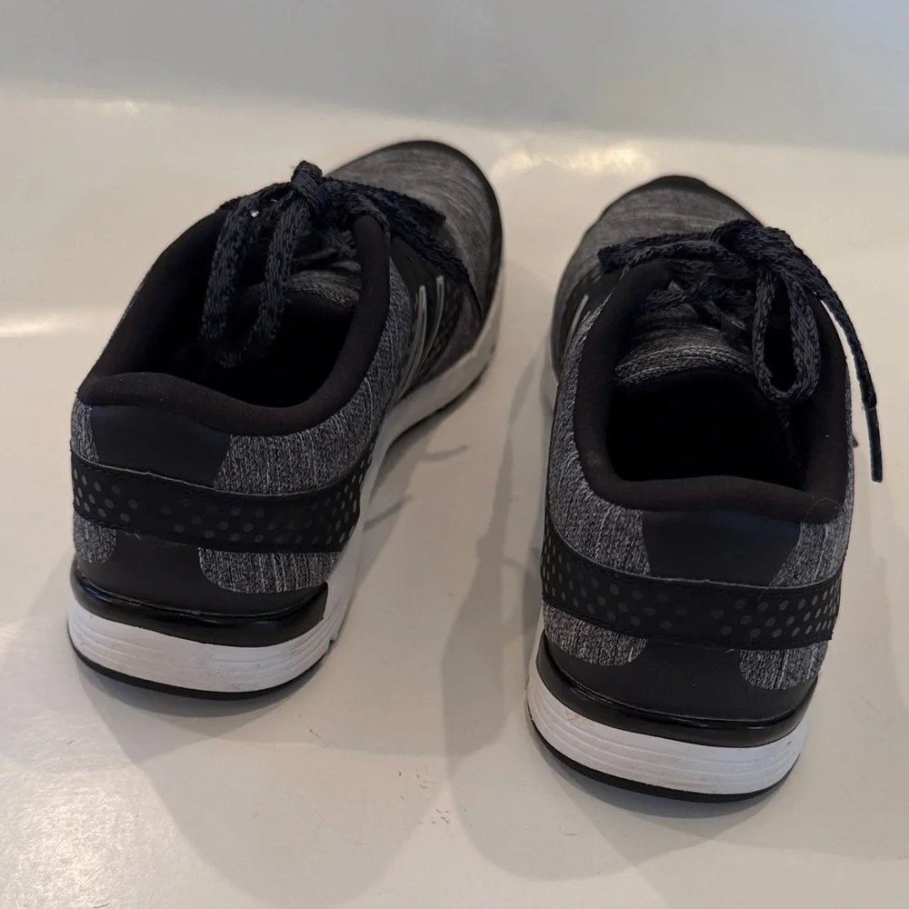 New Balance Black & Gray Knit Running Shoes Size 9